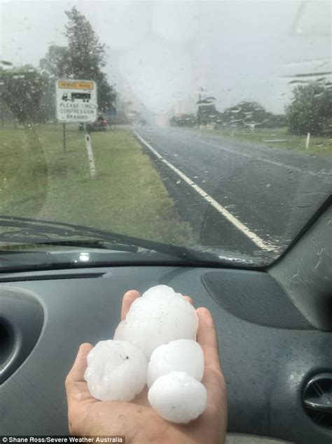 Super Storm Slams Queensland Bringing Twisters Winds Hail Daily Mail
