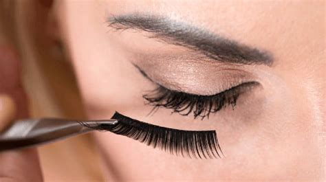 How To Apply Strip Lashes Girliciousbeauty