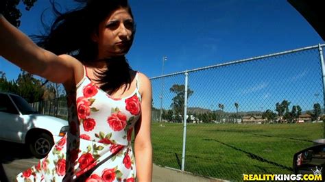 Beautiful Amateur Nikki Bloh Gets Picked Up By A Stranger At The Side Of The Road Porn Pictures