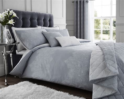 Luxury Reversable Printed Paisley Grey White Bedding Duvet