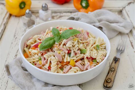 Cremiger Nudelsalat ohne Mayonnaise Rezept