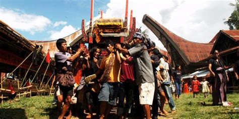 Rambu Solo Tradisi Pemakaman Unik Di Tana Toraja