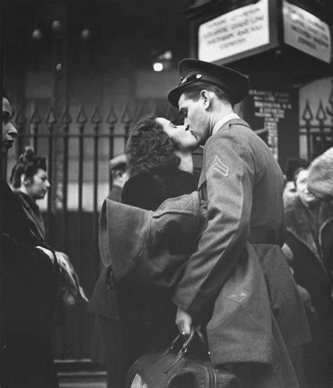 World War Ii In Pictures Kissing During World War Ii