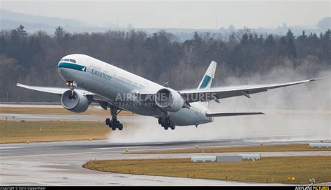 B Kpe Cathay Pacific Boeing 777 300er At Zurich Photo Id 1034576