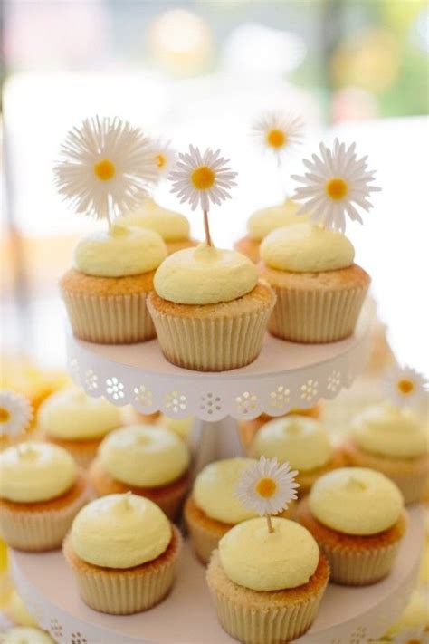Interview With Darcy Miller Fun Daisy Party Ideas Daisy Cakes