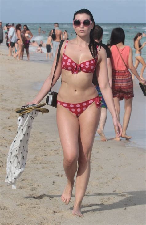 10 Hot Sexy Elizabeth Mcgovern Bikini Pics