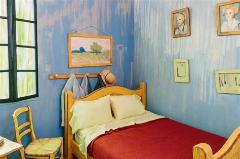 No te vayas zayra :why: ¿Quieres dormir en la habitación de Van Gogh? Ahora puedes