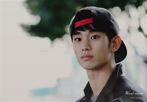 A leftie in real life, kim soo hyun has been filmed using his right hand to hold chopsticks in in father's house (2009) and my love from the star. Kim Soo Hyun 김수현  UPCOMING MOVIE "REAL"  - Page 1672 ...