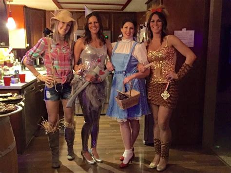 On day 25 we are talking about the wizard of oz halloween costumes. DIY Wizard of Oz Halloween costumes. Girl group. Dorothy ...