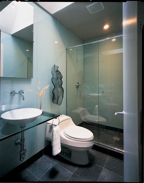 Matte black fixtures and ceramics complete this look. STUNNING IDEAS FOR SMALL BATHROOM
