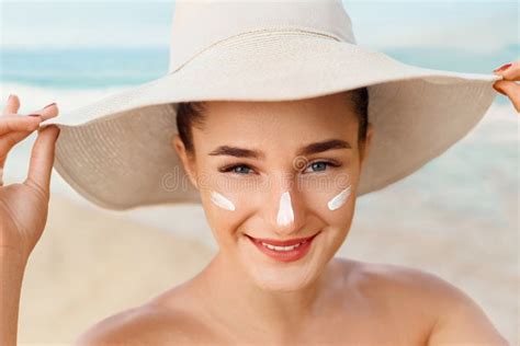 beauty woman smile applying sun cream on face skincare body sun protection sunscreen female
