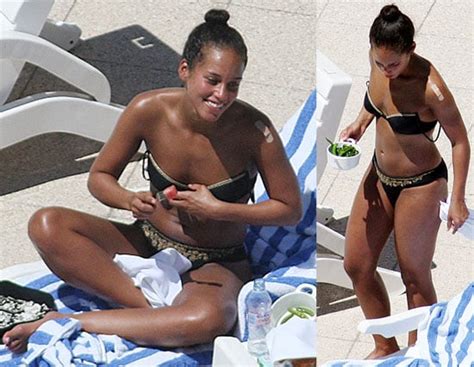 Photos Of Alicia Keys In A Bikini In Australia Popsugar Celebrity