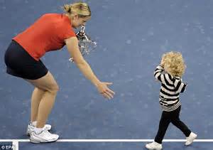Kim Clijsters Celebrates Us Open Win With Daughter Jada Daily Mail