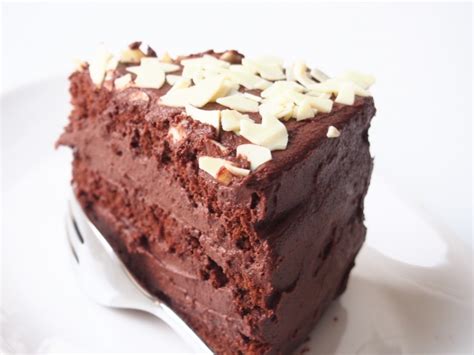 Nun den erkalteten pudding aus dem kühlschrank nehmen und mit der sahne zu einer geschmeidigen creme verrühren. Schokosahnetorte: Rezept für lockere Cremetorte
