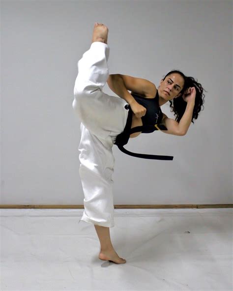 Pin By Brian Paschal On Martial Arts Girl In 2020 Women Karate Female Martial Artists Mma Women