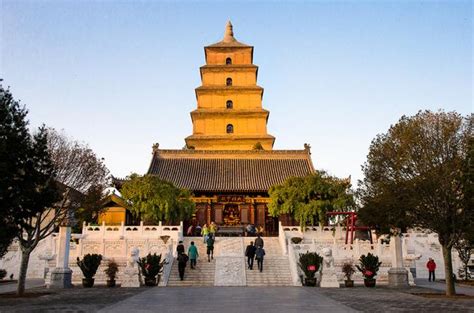 The giant wild goose pagoda, located in southern xi'an, is a very famous ancient pagoda in china built for more than 1,300 years. Giant Wild Goose Pagoda | Big Wild Goose Pagoda - Wendy ...