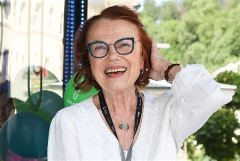 She is an actress, known for eeny meeny (2000), výlet (2002) and pension pro svobodné pány (1968). Iva Janžurová si splní sen. Chystá cestu do Jeruzaléma ...