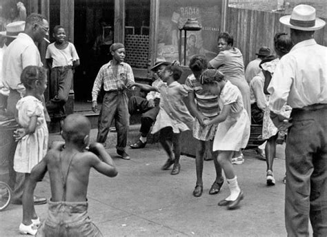 20 Amazing Vintage Photographs Of Children Playing In The Streets Of