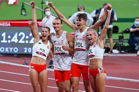 Złoto patryka dobka w biegu na 800 metrów zdecydowanie było najważniejszym momentem dzisiejszego, ostatniego dnia halowych mistrzostw europy w sztafeta 4×400. Tokio 2020. Kajetan Duszyński z Siemianowic doprowadził ...