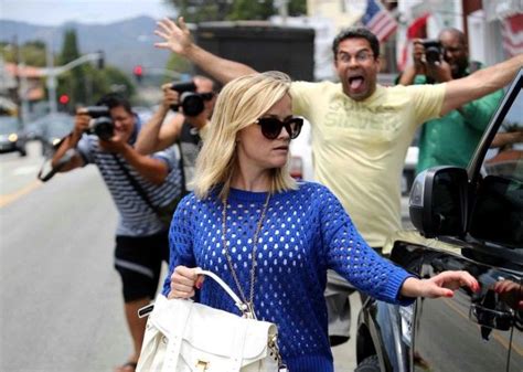 Reese Witherspoon Vs A Paparazzi Celebrities