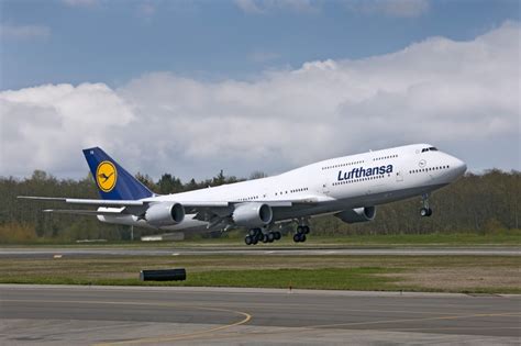 Lufthansa Gets Its First Boeing 747 8 Intercontinental Frequent