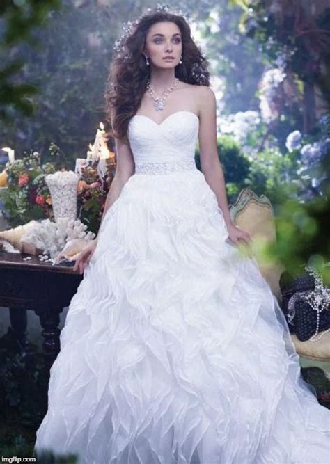 Ein Hochzeitskleid Inspiriert Durch Arielle Disney Wedding Dresses