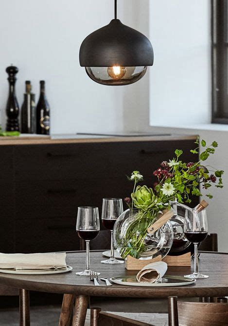 Dieser couchtisch aus wildeiche und glas bringt den country chic in eine kunstvolle form. Designer Vase HANDLE CASE von Mater | Dänisches design ...