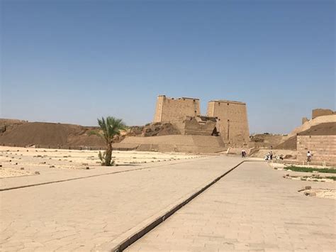 Edfu Temple Of Horus Gate Picture Of Temple Of Horus At Edfu Nile