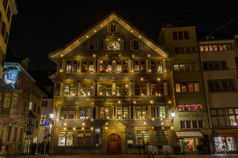 Lea sprunger va devenir ensuite la première suissesse a remporter un titre de championne d'europe en athlétisme. Zunfthaus zur Waag in Zurich - TobiL Photography