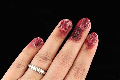Schwarzer nagellack hat unterschiedliche texturen. Teil 1: Halloween Nageldesign - Nagellackwelt