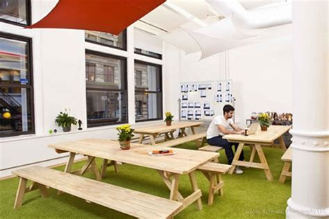 30 Inspiring Freelance Workspaces And Offices For Designers Techglimpse