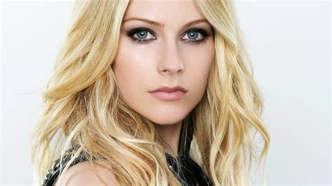 Avril Lavigne Singer Blonde Wallpapers Hd Desktop And Mobile