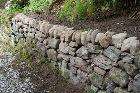Building A Stone Retaining Wall Without Mortar The Homesteading Hub