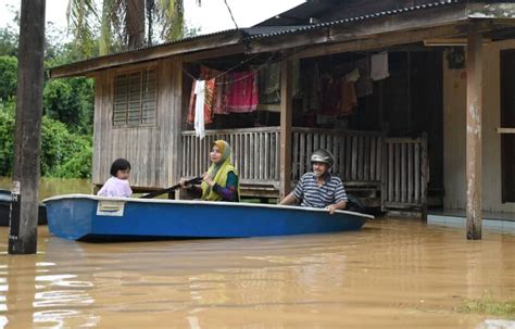 Saha 165 2.418 views4 days ago. 1,041 masih terjejas banjir di Terengganu - Kosmo Digital