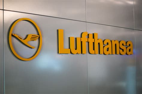Check in beginning 24 hours and up to 45 minutes before your flight (90 minutes for international). Lufthansa plant Check-in-Prozess via Sprachroboter Google ...