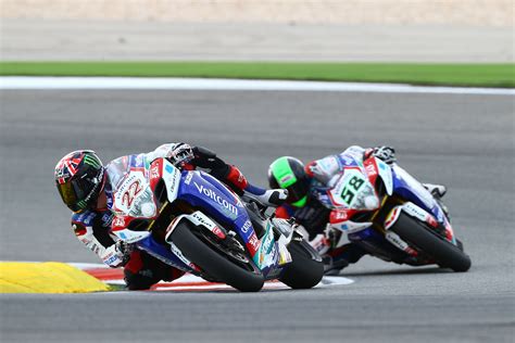 alex lowes and eugene laverty at portimao on their voltcom crescent suzuki gsx r1000 superbikes