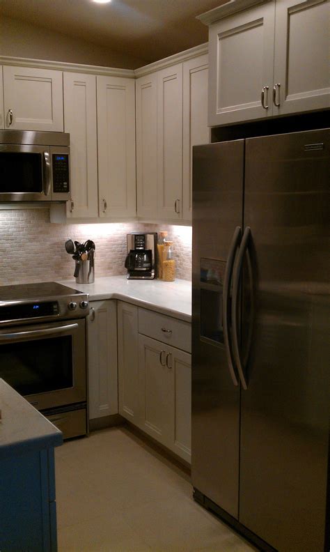Contact kurtis kitchen & bath today to kraftmaid uses only the highest quality woods for their cabinets, from oak to cherry, birch once you select your wood, they'll sand and smooth it, brush it with enamel and finish to color it, and apply. After KraftMaid Cabinets (Canvas Color) Natural Tumble ...
