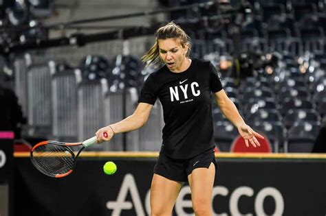 After two months out of the game due to an injury, @simona_halep will taste some competition at the #obn21. Simona Halep oficializa ligação à Nike no Instagram