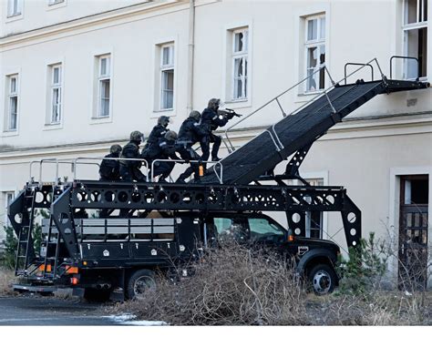 Ganz österreich reagierte erschüttert auf die bluttat! Spezialeinheit Cobra wird aufgestockt - Österreich ...