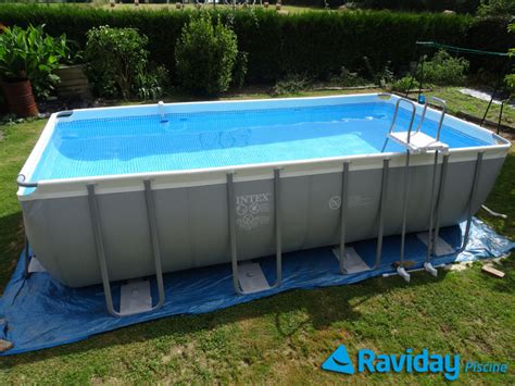 La piscine tubulaire peut se révéler être un très bon choix : Piscine tubulaire Intex Ultra Silver 5.49 x 2.74 x 1.32 m