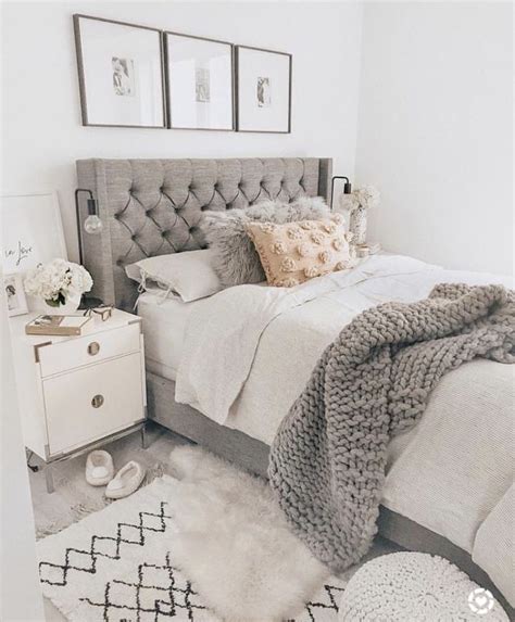 Shades of slate compliment almost any interior motif, from uptown studio to stormy cape cod lodging, and any thoughtful addition of color is twice as likely to strike a particularly dramatic chord. Pin by Monica Salas on Bedroom ideas | Cozy home ...