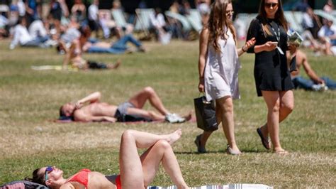 British Heatwave United Kingdom Swelters In Hot Temperatures