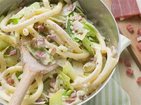 Nudeln mit Schinken-Lauch- Soße Einfache Küche Rezept