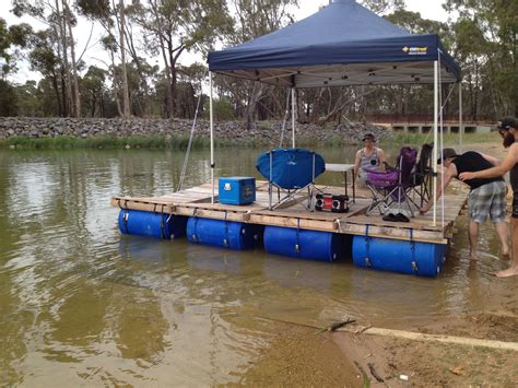 See more ideas about house boat, boat, floating house. Diy: Portable Pontoon Using Old Pallets and Old Blue Drums ...