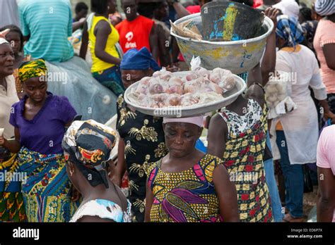 Fish Market Elmina Ghana Africa Hi Res Stock Photography And Images Alamy