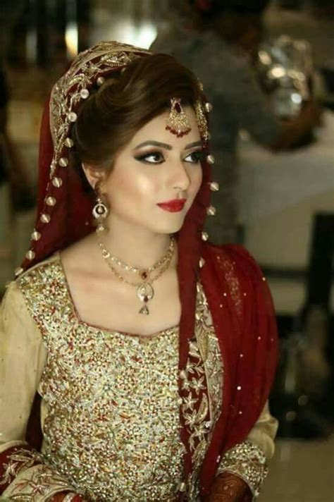 A bride is a centre of everyone's attention and for this reason every bride wants to stand out truly stunning. Awesome Dulhan dresses pakistani ... Check more at http ...