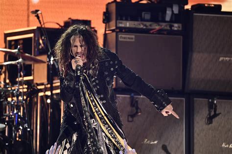 Steven Tyler In Rehab Aerosmith Rimandano Tour Magazine Windtre