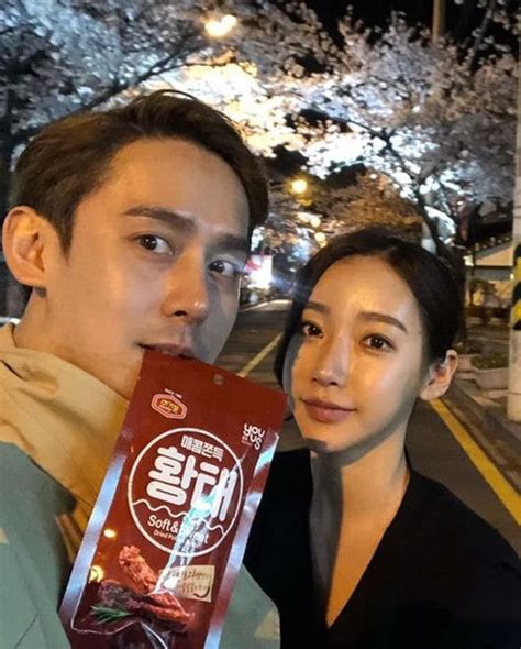 송다예 차우찬 이혼 김상혁 결혼 진짜 이유, 충격 이야기 결혼식 이틀 전에 계단에서 굴러떨어져서 난간에 눈 박음 네티즌 반응 보내주신 사연 전부를 영상으로 다 만들수없다는 점 미. "벚꽃엔딩?" 김상혁♥송다예, 결혼 앞두고 처가나들이 TD#