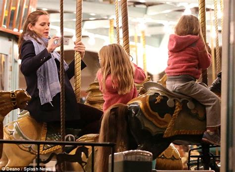 Jennifer Garner Has Even More Fun Than Her Daughters At New Orleans