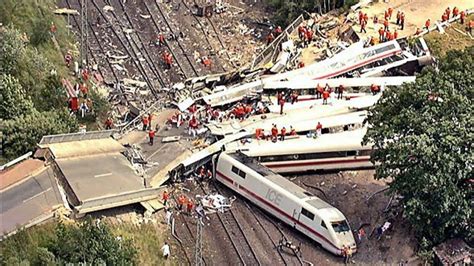 Am dritten juni 1998 kommt es zu einer der bisher größten zugkatastrophen deutschlands. Nach dem Crash in Bayern (Bad Aibling) | Schlimmste ...